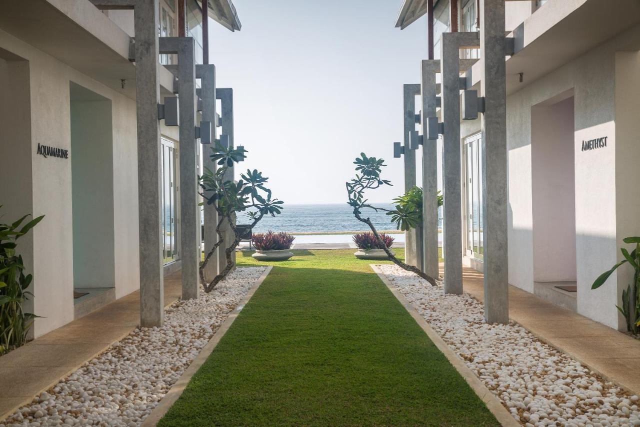 Sri Sharavi Beach Villas & Spa - With 43 Metre Saltwater Infinity Pool Mirissa Kültér fotó