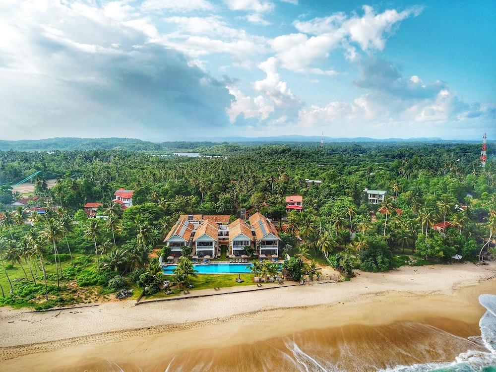 Sri Sharavi Beach Villas & Spa - With 43 Metre Saltwater Infinity Pool Mirissa Kültér fotó