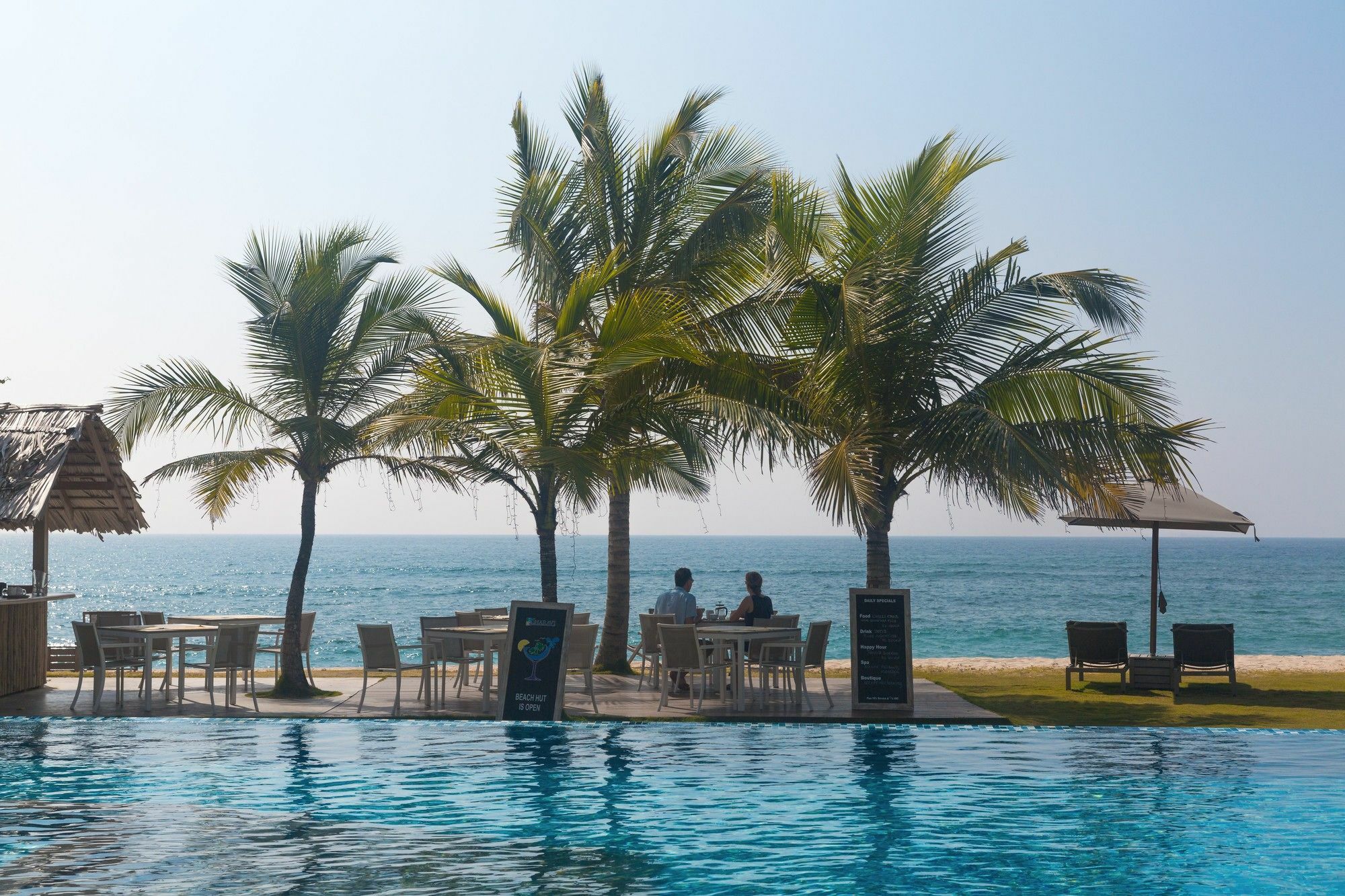 Sri Sharavi Beach Villas & Spa - With 43 Metre Saltwater Infinity Pool Mirissa Kültér fotó