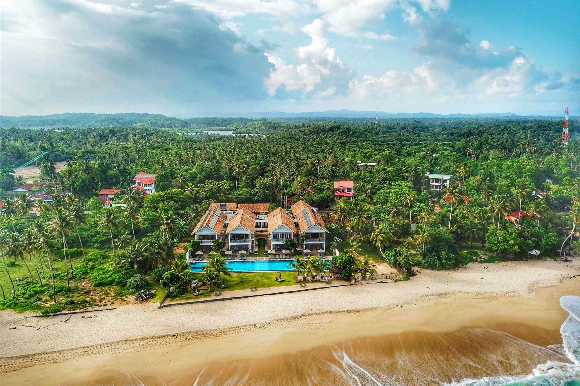 Sri Sharavi Beach Villas & Spa - With 43 Metre Saltwater Infinity Pool Mirissa Kültér fotó